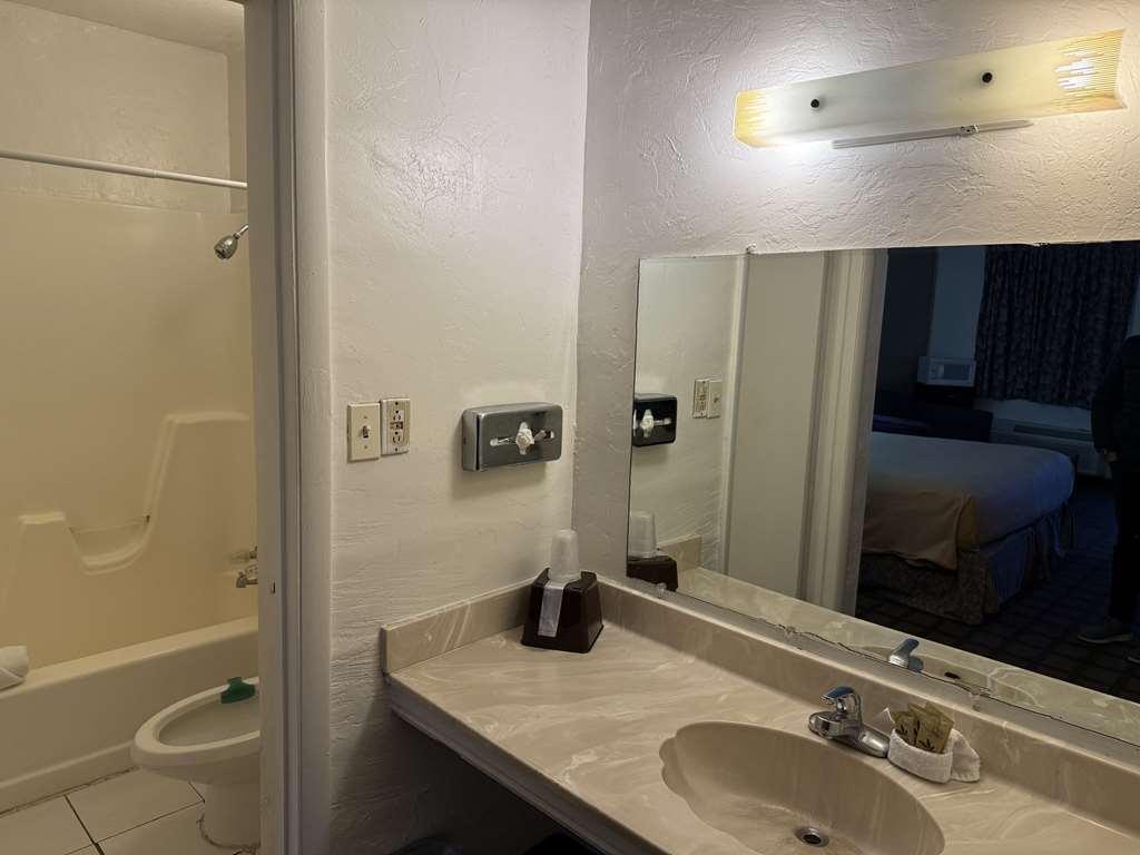 Americas Best Value Inn Wendover Habitación foto